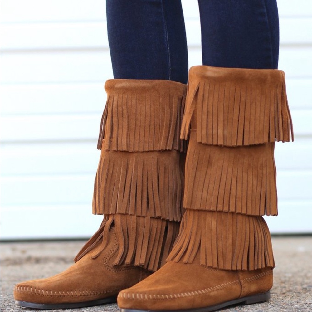 NWT Minnetonka 3 layer suede fringe boots